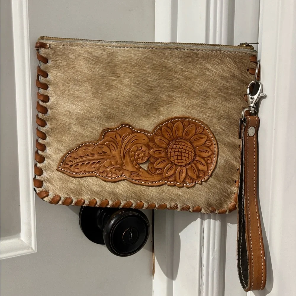 Western Cowhide Leather Wristlet Clutch Tooled Floral Sunflower Boho - Picture 1 of 6